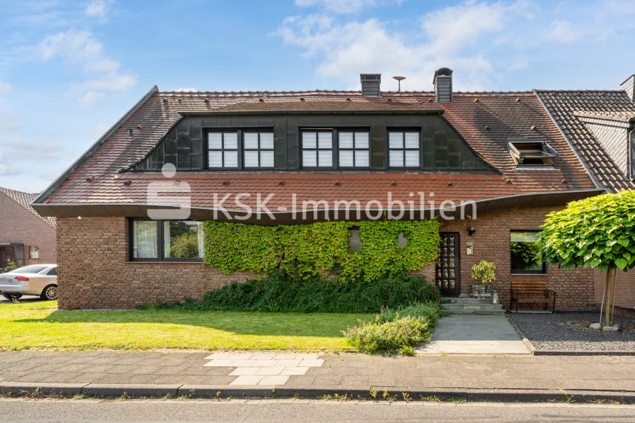 133208 Außenansicht - Haus kaufen in Kerpen - Besonderes Einfamilienhaus mit Garten in beliebter Lage von Kerpen !