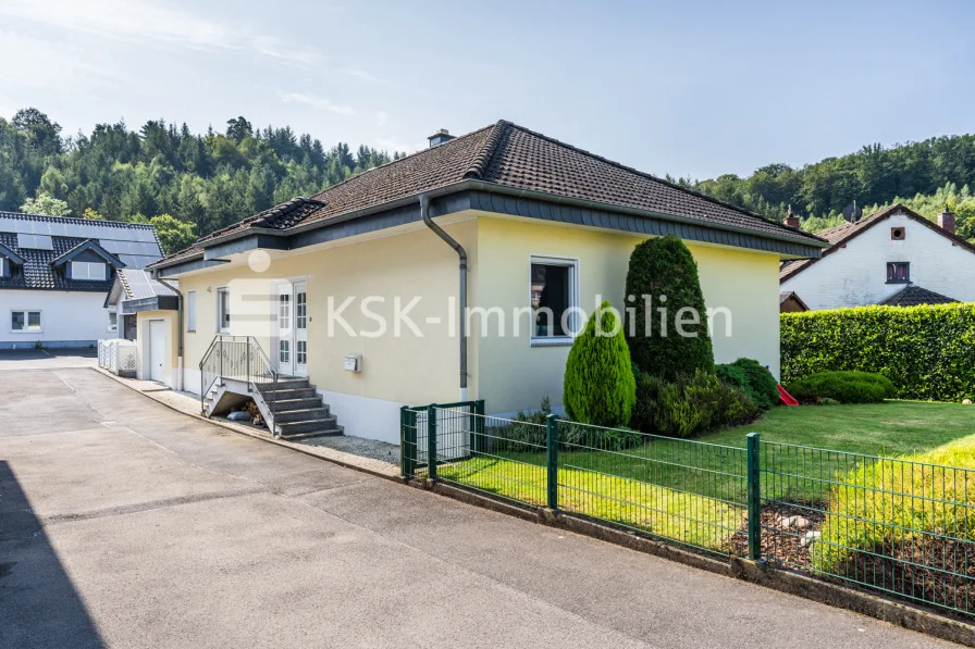 136018 Außenansicht - Haus kaufen in Overath - Sahnestückchen!