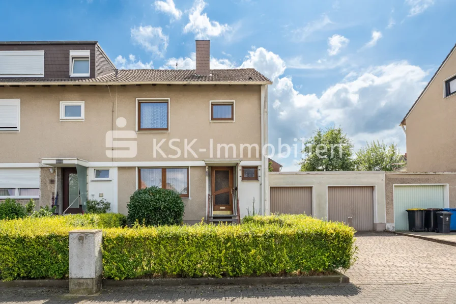 135322 Vorderansicht - Haus kaufen in Kerpen - Schöne Doppelhaushälfte mit Garten in Kerpen !