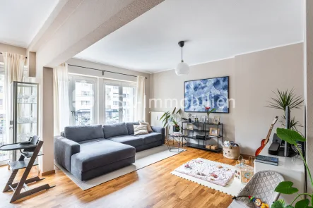 130459 Wohnzimmer - Wohnung kaufen in Köln / Neustadt-Süd - Moderne City Wohnung mit Garage in der Nähe des Volksgartens!