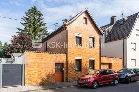 136794 Außenansicht - Haus kaufen in Hürth - Einfamilienhaus mit Garten und Garage in 50354 Hürth-Stotzheim!