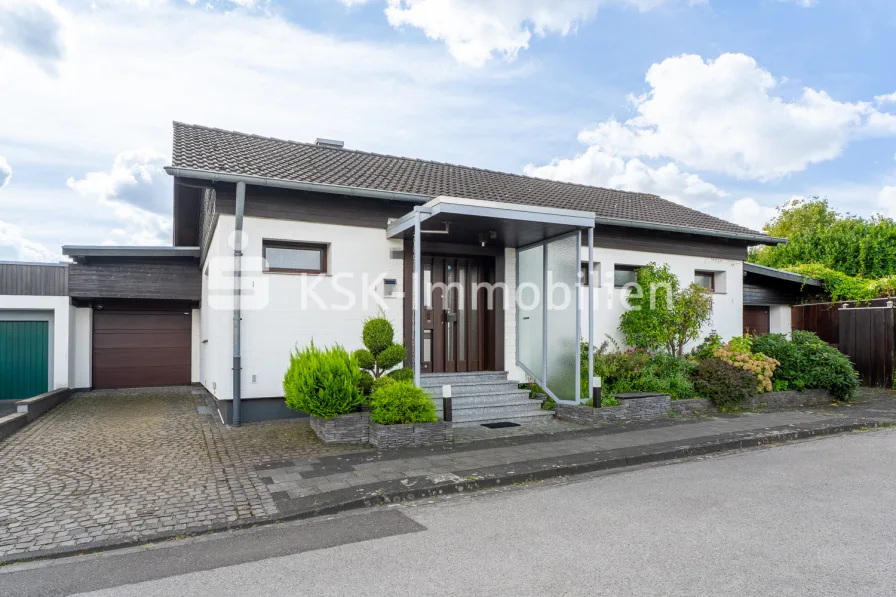 137464 Vorderansicht - Haus kaufen in Bergheim - Gepflegter, freistehender Bungalow in ruhiger Lage Bergheim Zieverich!