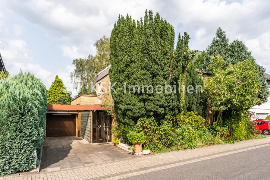 134176 Außenansicht  - Haus kaufen in Frechen / Bachem - Frechen-Bachem, frei stehendes Einfamilienhaus mit Modernisierungsbedarf auf Erbpachtgrundstück.