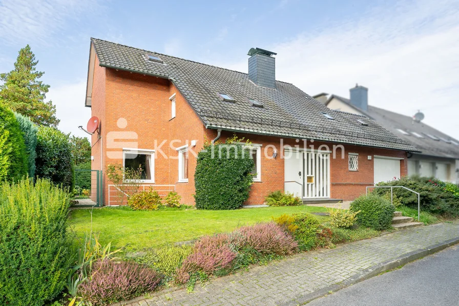 132942 Vorderansicht - Haus kaufen in Bergisch Gladbach - Stilvolles Einfamilienhaus auf großzügigem Grundstück!