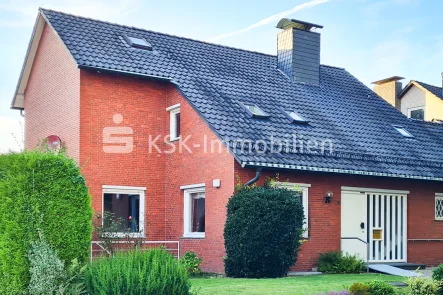 132942 Frontansicht - Haus kaufen in Bergisch Gladbach - Großzügiges Einfamilienhaus mit parkähnlichem Grundstück!