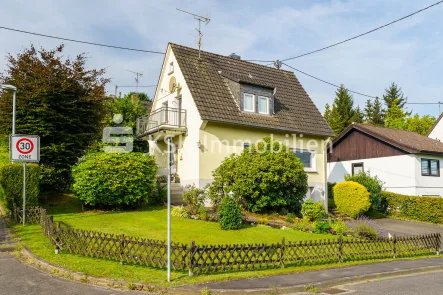 136607 Außenansicht - Haus kaufen in Eitorf - Hier kann man was Schönes draus machen!