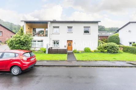 132918 Außenansicht - Haus kaufen in Wiehl / Scheidt - Immobilie mit zwei Wohneinheiten Garage und Stellplatz!