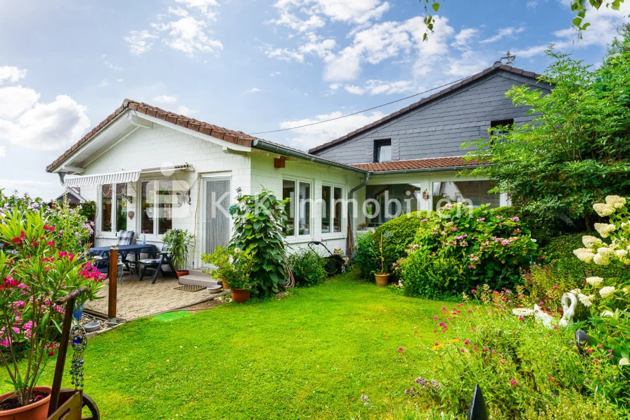 136757 Rückansicht - Haus kaufen in Asbach - Gepflegtes Raumwunder auf tollem Sonnengrundstück!