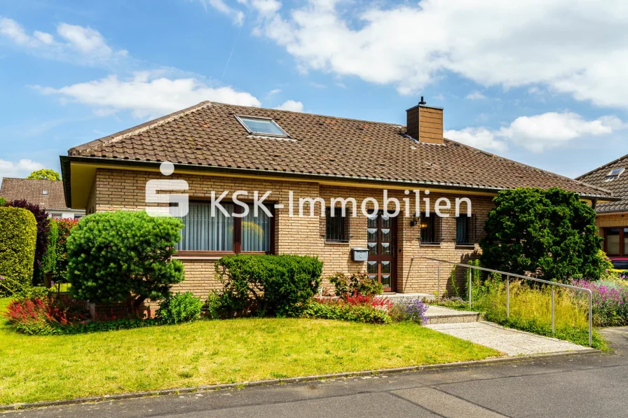 140402 Vorderansicht - Haus mieten in Niederkassel / Rheidt - Gepflegter Bungalow in sehr ruhiger Lage!