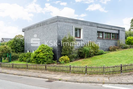 138383 Außenansicht - Haus kaufen in Leichlingen - Gepflegter Bungalow mit vermieteter Einliegerwohnung in Toplage Leichlingens!