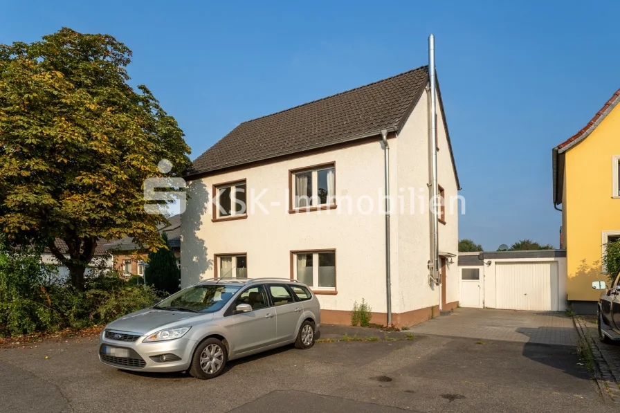 140135 Vorderansicht - Haus kaufen in Kerpen / Bergerhausen - Charmantes Einfamilienhaus in Bergerhausen, gegebenenfalls auch für Pferdeliebhaber!