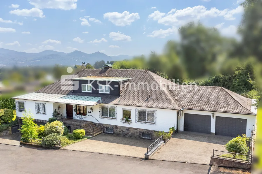 137017 Außenansicht - Haus kaufen in Bonn - Exklusives Einfamilienhaus in verkehrsberuhigter Stichstraße mit traumhaftem Blick auf das Siebengebirge!