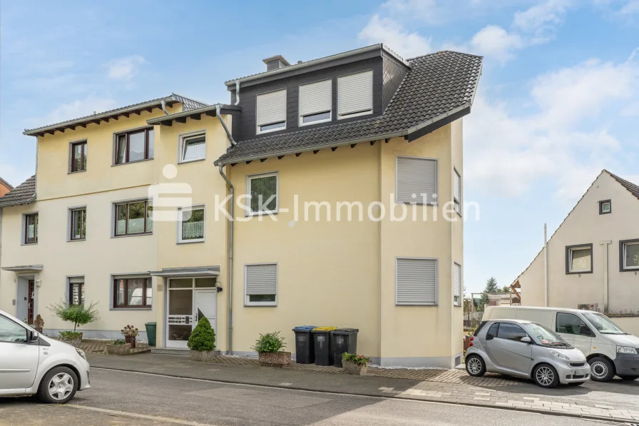 138714 Vorderansicht - Wohnung kaufen in Bergheim - Vermietete Dachgeschosswohnung mit Balkon in zentraler Lage von Bergheim Kenten!