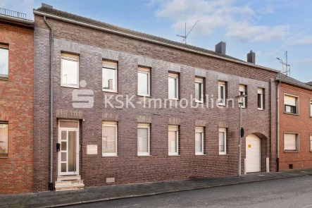 141094 Vorderansicht  - Haus kaufen in Elsdorf - Geräumiger Altbau mit tollem Garten für mehrere Generationen in Niederembt.