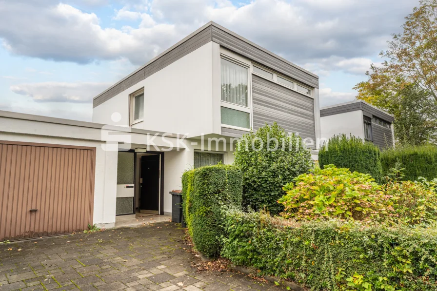 139631 Aussenansicht  - Haus kaufen in Köln - Ihr eigenes Grundstück, mit großem Garten, wartet auf Sie!