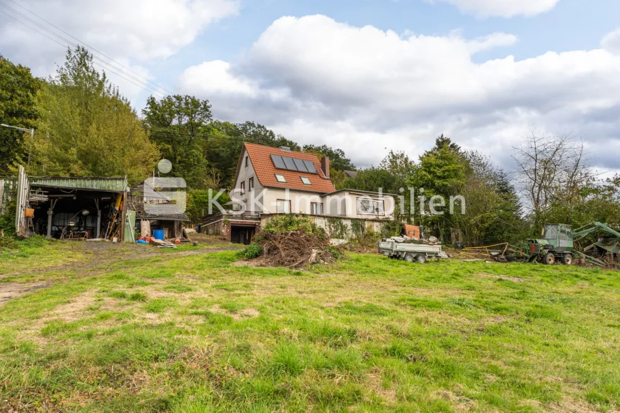 140268 Aussenansicht - Haus kaufen in Königswinter / Hühnerberg - Platz für Ideen: Großes, bebautes Grundstück mit Charme!