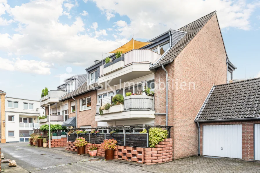 140524 Außenansicht - Wohnung kaufen in Frechen / Hücheln - Frechen-Hücheln, vermietete 2-Zimmerwohnung mit Balkon und Tiefgaragenstellplatz.