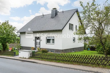 136194 Außenaufnahme  - Haus kaufen in Königswinter - Vielfältige Wohnträume: Charmantes Zweifamilienhaus in Königswinter mit flexiblen Nutzungsmöglichkeiten!