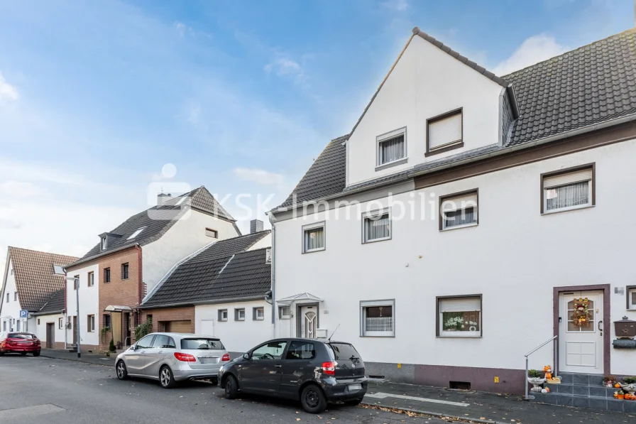 135084 Vorderansicht  - Haus kaufen in Bergheim - Saniertes Einfamilienhaus in bester Lage von Quadrath- Ichendorf!