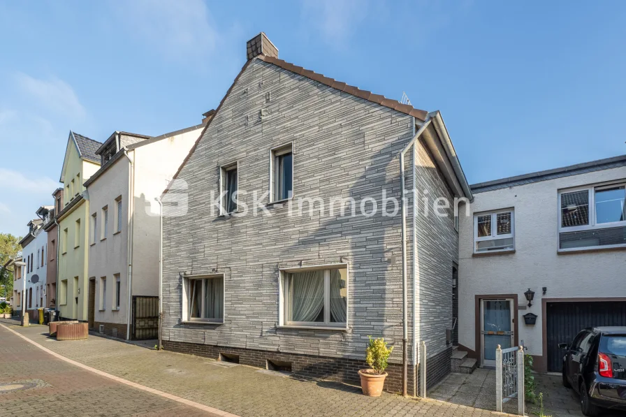 135410 Vorderansicht  - Haus kaufen in Brühl - Kleines Haus mit großem Garten in gewachsener Umgebung sucht neue Familie!