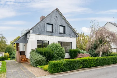 141749 Vorderansicht - Haus kaufen in Bergisch Gladbach - Ihr neues Zuhause: freistehend und hell mit weitläufigem Garten.