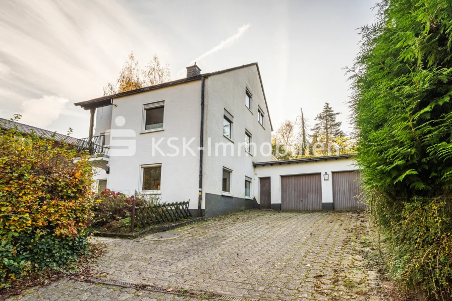 140335 Außenansicht - Haus kaufen in Lohmar / Durbusch - Renovierungsbedürftiges Einfamilienhaus mit Einliegerwohnung und Doppelgarage in Lohmar Durbusch!