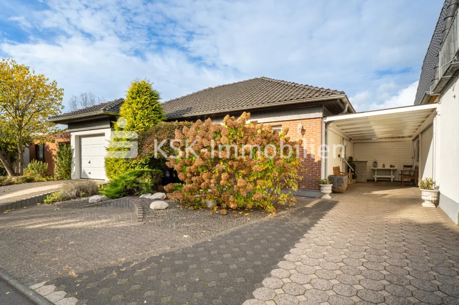 142390 Vorderansicht  - Haus kaufen in Erftstadt / Lechenich - Wohntraum auf einer Ebene mit Gartenoase - Atrium-Bungalow in Top Lage!