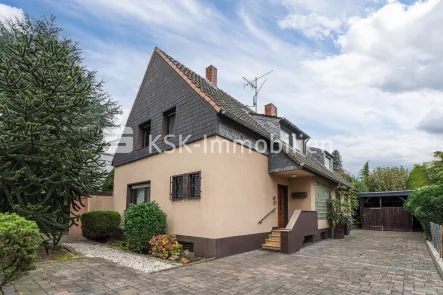 138403 Aussenansicht Eingang 01 - Haus kaufen in Köln / Meschenich - Raumwunder in ruhiger Lage von Meschenich!