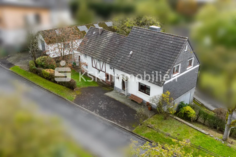 139785 Drohnenaufnahme  - Haus kaufen in Waldbröl - Großzügiges Zweifamilienhaus mit Lagerhalle!