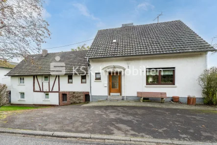 139785 Vorderansicht - Haus kaufen in Waldbröl - Zweifamilienhaus in ruhiger Lage mit vielen Möglichkeiten!