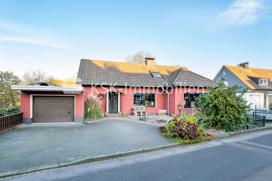 135992 Vorderansicht - Haus kaufen in Radevormwald - Top modernisiertes Einfamilienhaus mit Garten und Garage in Radevormwald!