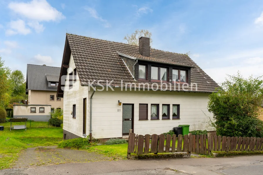 138736 Außenansicht  - Haus kaufen in Waldbröl - Zweifamilienhaus in zentrumsnaher Lage von Waldbröl!