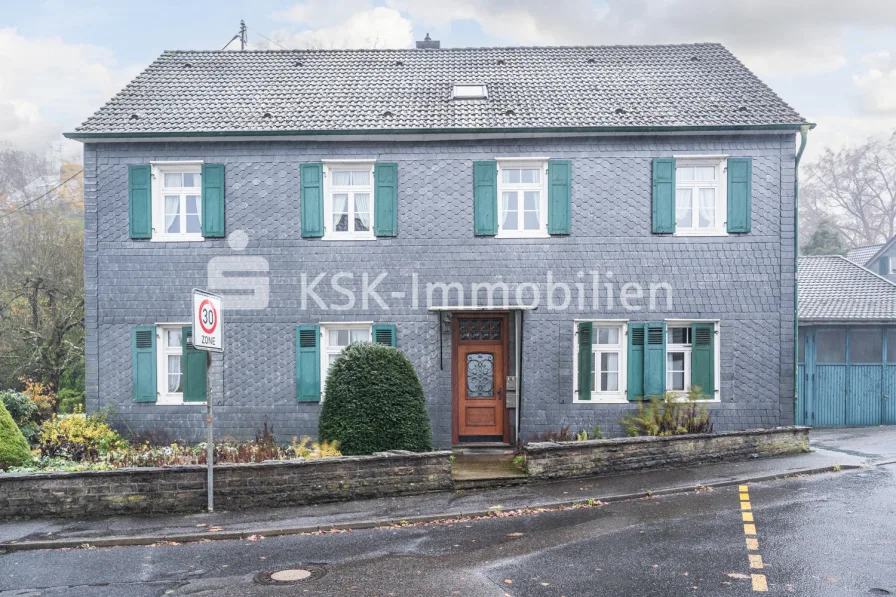 136200 Außenaufnahme - Haus kaufen in Engelskirchen - Historisches Anwesen mit zwei Wohneinheiten und großzügiger Nutzfläche fußläufig zum Zentrum!