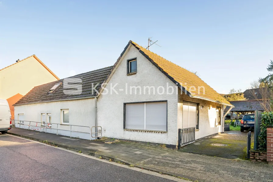 146113 Außenansicht - Haus kaufen in Leichlingen - Zweifamilienhaus mit Potential.