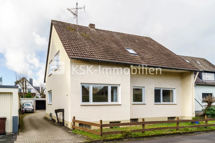 142854 Außenansicht - Haus kaufen in Sankt Augustin / Niederpleis - Zweifamilienhaus in bester Lage von Sankt Augustin!