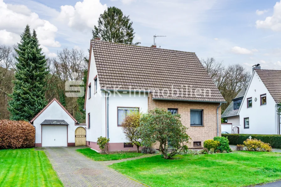 142829 Außenansicht  - Haus kaufen in Troisdorf - Einfamilienhaus mit Einliegerwohnung und großem Grundstück!