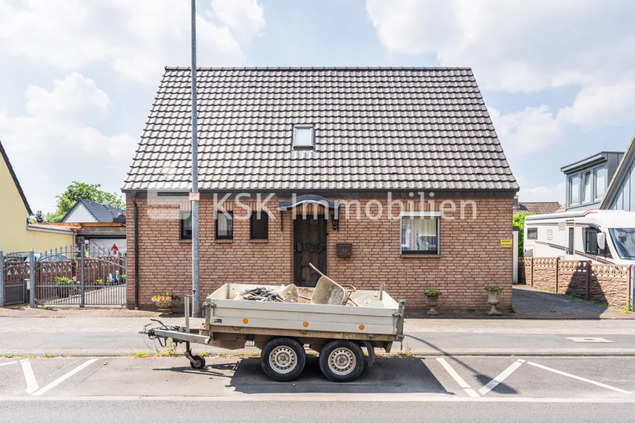 127576 Außenaufnahme - Haus kaufen in Wesseling - Wohnhaus mit großen Garten in bester Innenstadtlage von Wesseling!