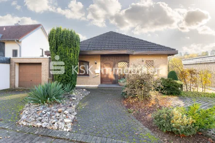 141395 Vorderansicht - Haus kaufen in Remscheid - Schöner Bungalow in sehr guter Lage mit Garage und Garten im Randbereich von Remscheid!