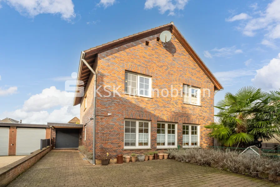 146072 Vorderansicht - Haus kaufen in Bergheim - Freistehendes Zweifamilienhaus in Bergheim- Oberaußem!