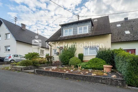 139751 Vorderansicht - Haus kaufen in Hennef - Hübsches Wohnhaus in Hennef-Geisbach.