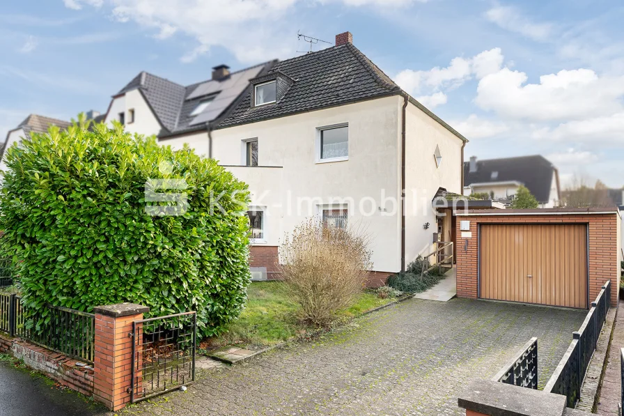 144032 Vorderansicht - Haus kaufen in Köln - Großzügiges Reiheneckhaus in begehrter Lage von Köln-Dünnwald