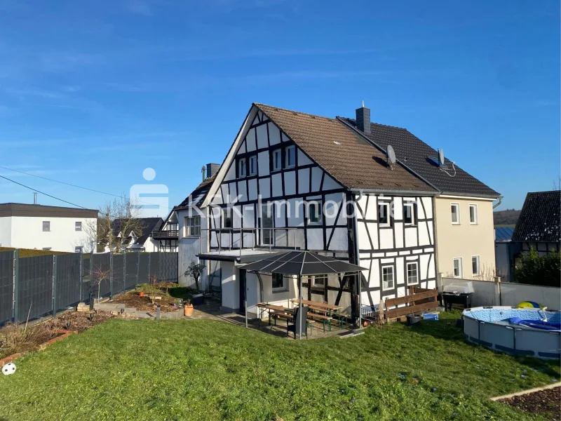 146594 Außenansicht - Haus kaufen in Neunkirchen-Seelscheid - Saniertes, einseitig angebautes Fachwerkhaus mit Scheune in Neunkirchen-Köbach.