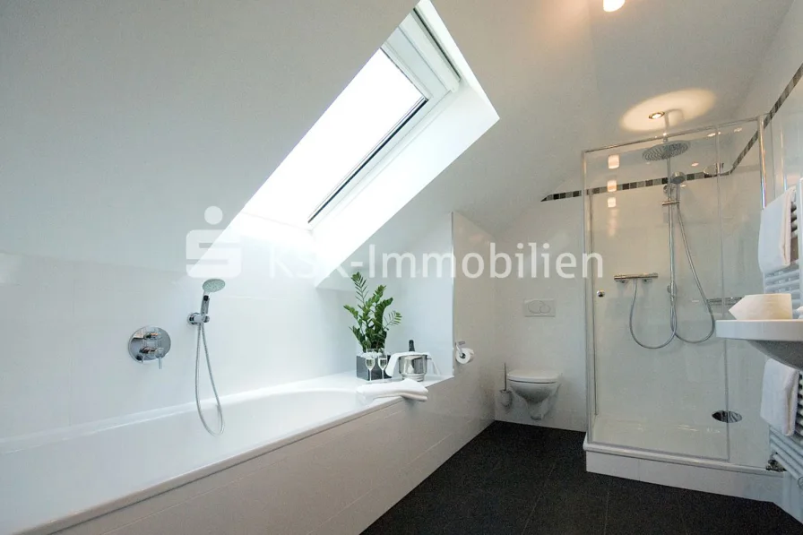 141844 Badezimmer 