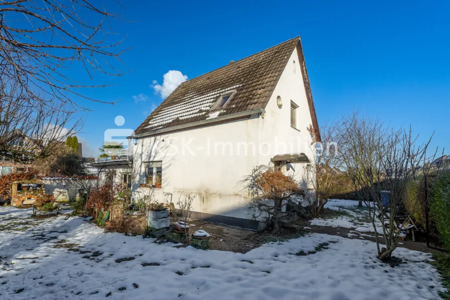 145322 Außenansicht - Haus kaufen in Bergheim - Freistehendes sanierungsbedürftiges Einfamilienhaus in Niederaußem!