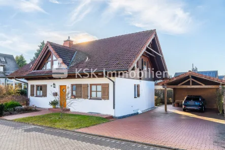 146853 Außenansicht - Haus kaufen in Lohmar - Freistehendes, unterkellertes Einfamilienhaus mit Doppel-Carport in Lohmar-Heide.