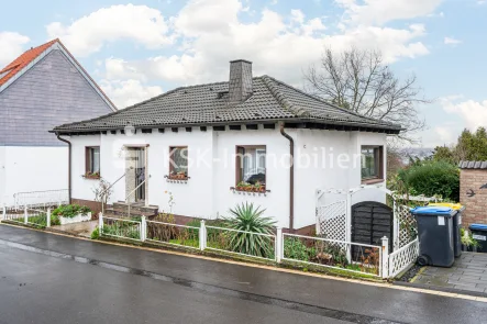 146918 Außenaufnahme  - Haus kaufen in Hürth - Freistehender Bungalow mit Garten und Garage und Blick zum Dom!