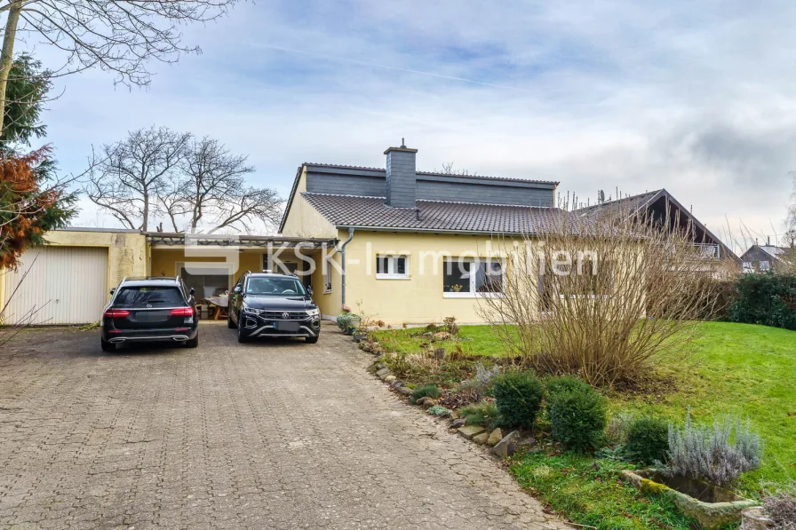 147356 Außenansicht - Haus kaufen in Königswinter / Oberpleis - Charmanter Splitlevel-Bungalow mit Charakter und Potenzial in Königswinter-Oberpleis!