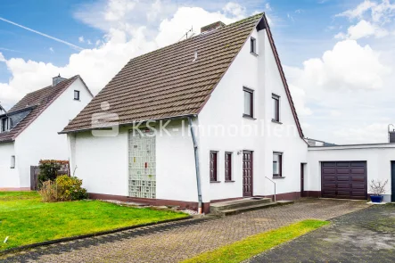 144969 Außenansicht - Haus kaufen in Troisdorf - Freistehendes Einfamilienhaus mit schönem Garten in Troisdorf-Spich!