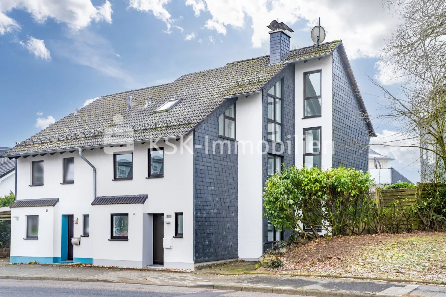 146852 Vorderansicht - Haus kaufen in Radevormwald - Interessante Doppelhaushälfte in Zentrumsnähe von Radevormwald mit Garten und Stellplatz!