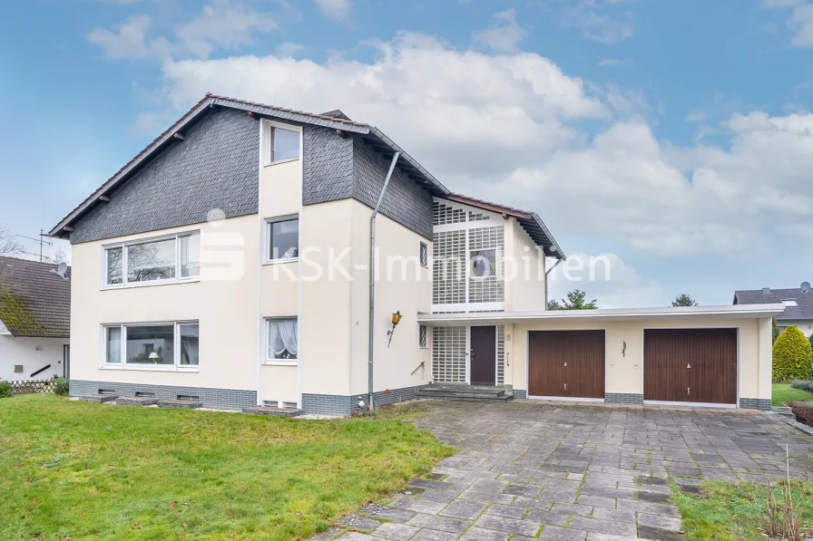 134397 Vorderansicht - Haus kaufen in Bergisch Gladbach - Großzügiges Zweifamilienhaus mit viel Potential für Mehrgenerationen.